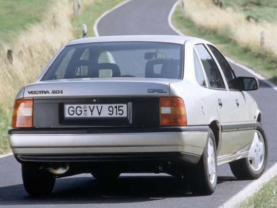  Opel Vectra Sedan 1988 года  (фото 2 из 29)